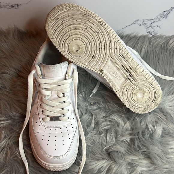 Nike Men's White Airforce 1 Shoes size 9 - Picture 13 of 13